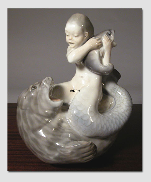 Meerjungfrau reitet auf Seehund mit Fisch, Royal Copenhagen Figur Nr. 2337