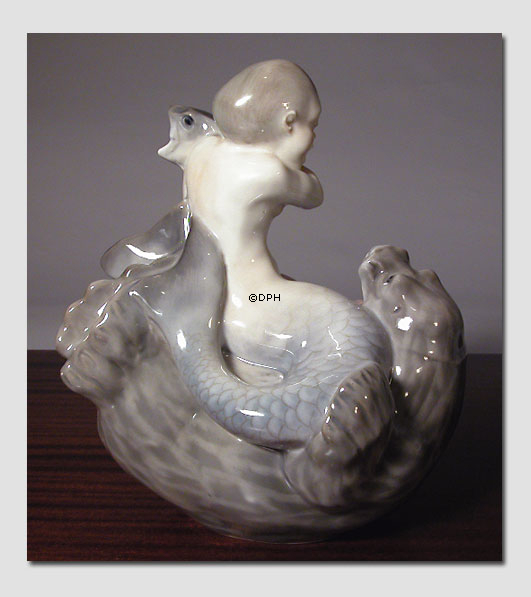 Meerjungfrau reitet auf Seehund mit Fisch, Royal Copenhagen Figur Nr. 2337