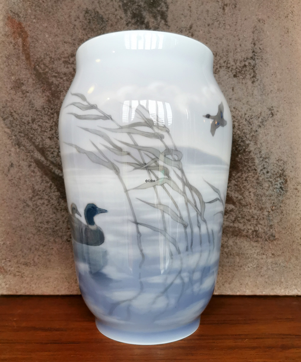 Vase mit Enten am See, Royal Copenhagen Nr. 2351-1217