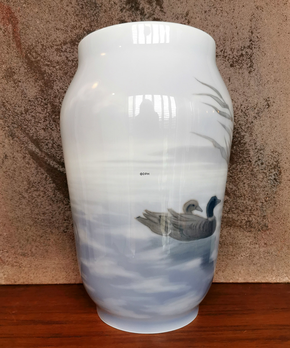 Vase mit Enten am See, Royal Copenhagen Nr. 2351-1217