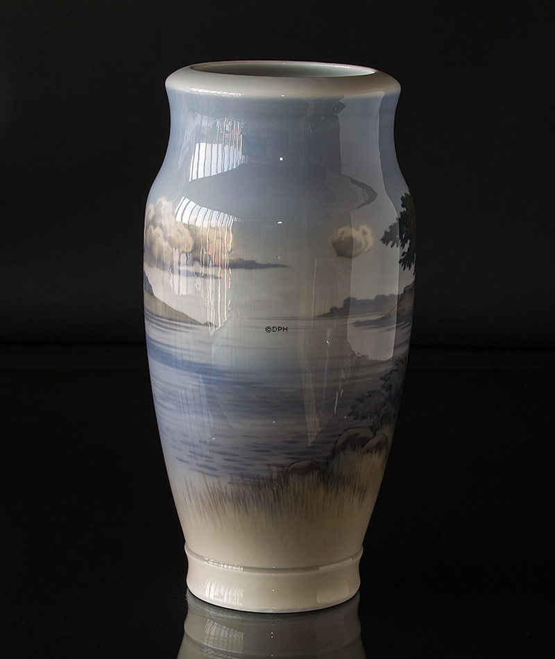 Vase mit Landschaft, Royal Copenhagen Nr. 2408-131