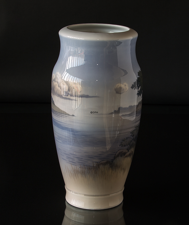 Vase mit Landschaft, Royal Copenhagen Nr. 2408-131
