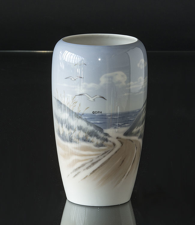 Vase mit Landschaft an der Nordseeküste, Royal Copenhagen Nr. 2442-237
