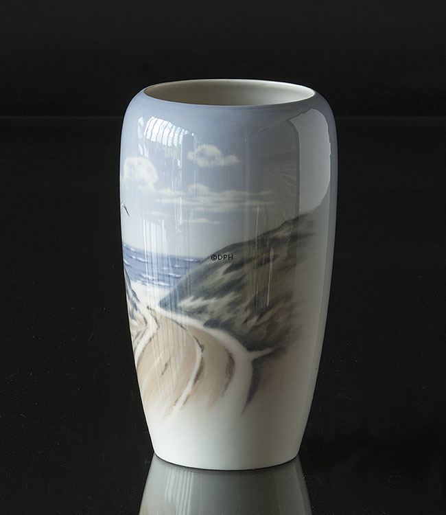 Vase mit Landschaft an der Nordseeküste, Royal Copenhagen Nr. 2442-237