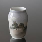 Vase mit Landschaft mit Kirche, Bing & Gröndahl Nr. 2453-108