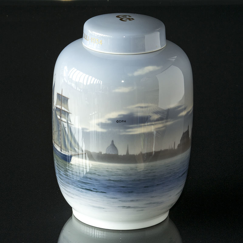 Vase mit Deckel, Kronborg und Schiff, Royal Copenhagen Nr. 2522-888 (1909 1. juli 1934)