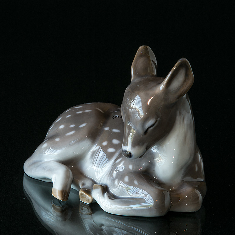 Kitz, gross, mit dem Kopf nach unten, Royal Copenhagen Figur Nr. 2649