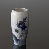 Vase mit Marguerite und Glockenblume, Royal Copenhagen Nr. 2651-235