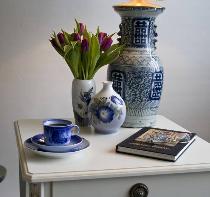 Vase mit Marguerite und Glockenblume, Royal Copenhagen Nr. 2651-235