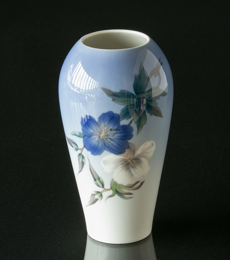 Vase mit Blume, Royal Copenhagen Nr. 2679-295