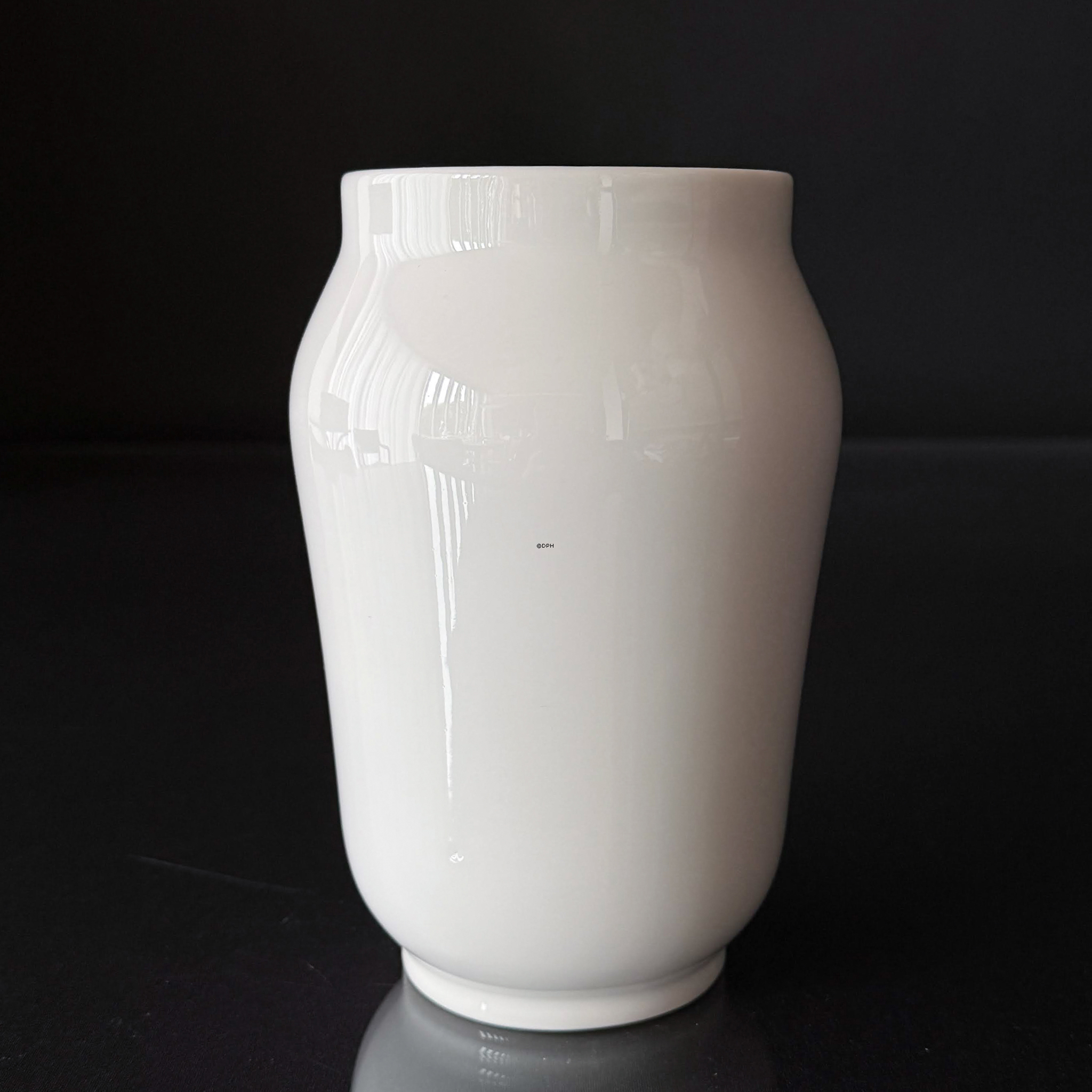 Vase mit Landschaft mit Baum, Royal Copenhagen Nr. 2696-108
