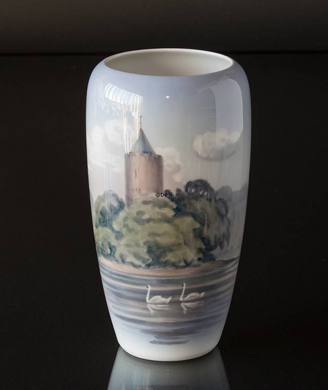 Vase mit dem Gänsesturm in Vordingborg, Royal Copenhagen Nr. 2757-1049