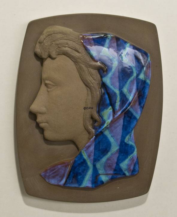 Royal Copenhagen Keramikrelief, Nr. 2798-160, Mädchen 25cm x 33cm signiert Johs Hedegaard (1915-1999)