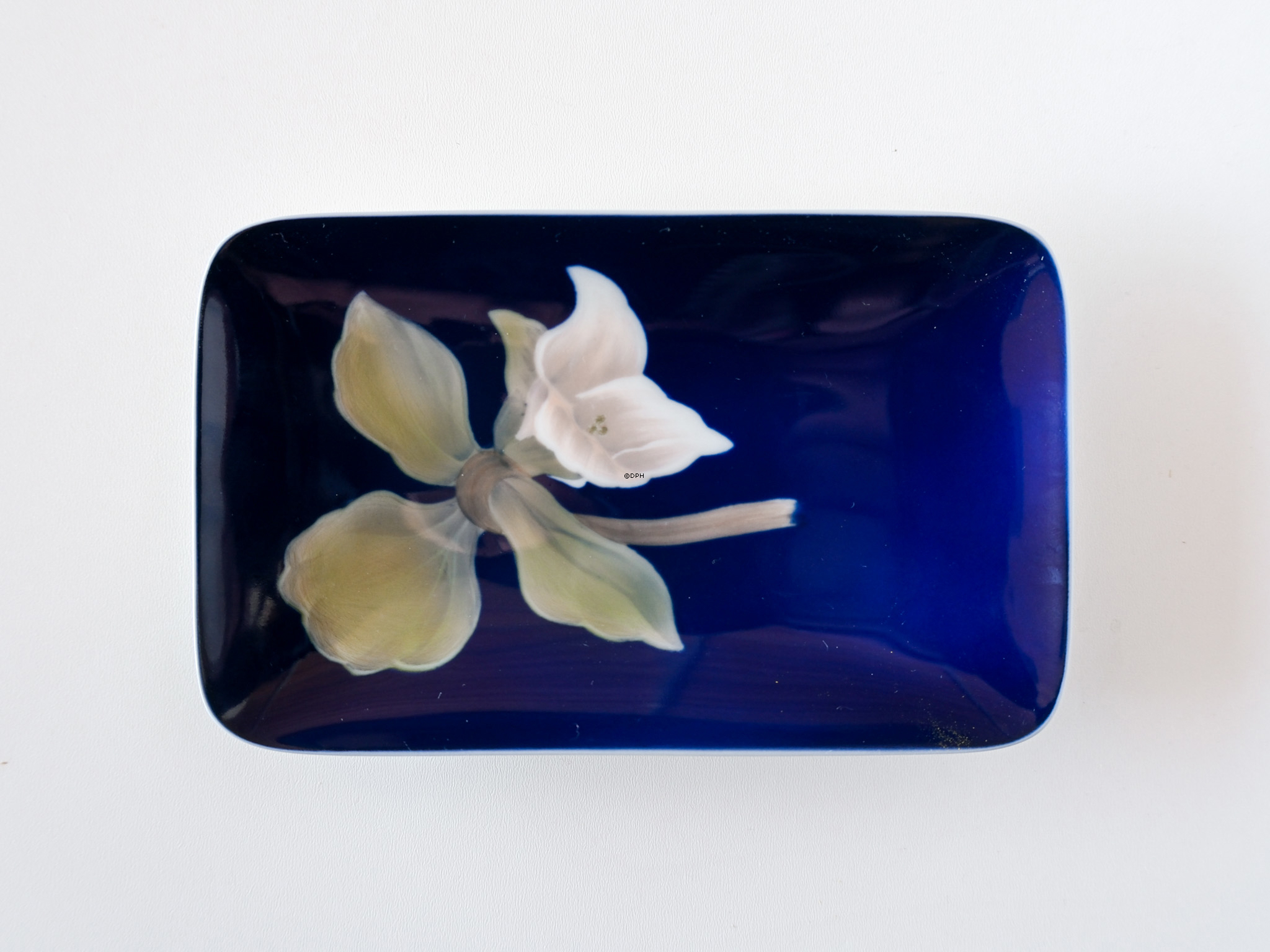Schale mit Blume, Royal Copenhagen Nr. 2835-861