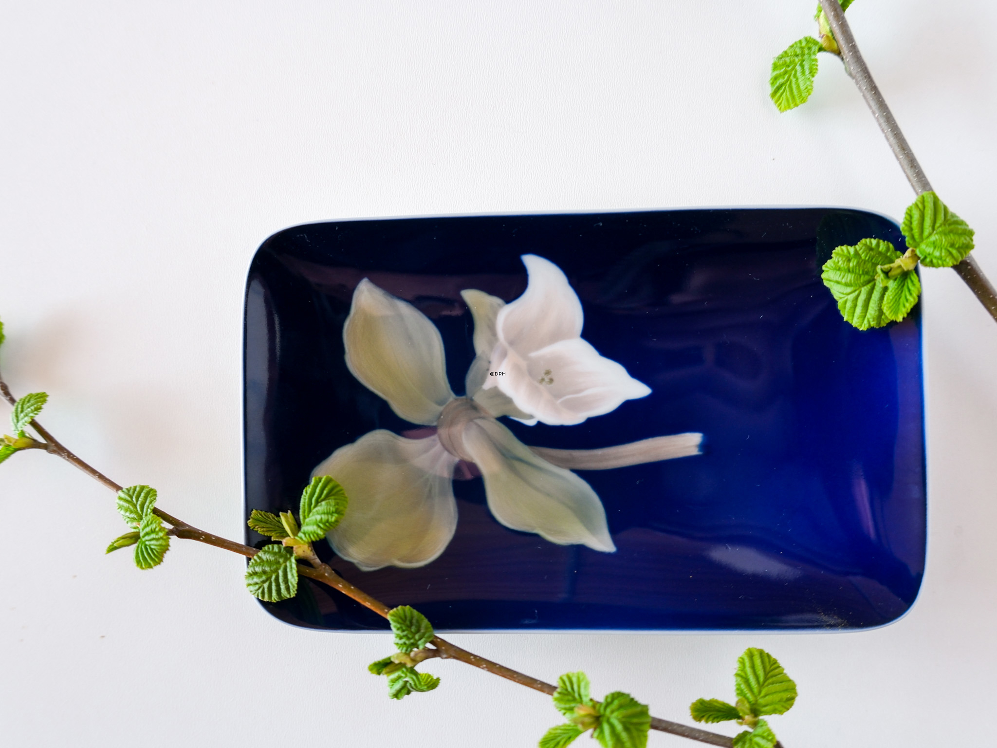 Schale mit Blume, Royal Copenhagen Nr. 2835-861
