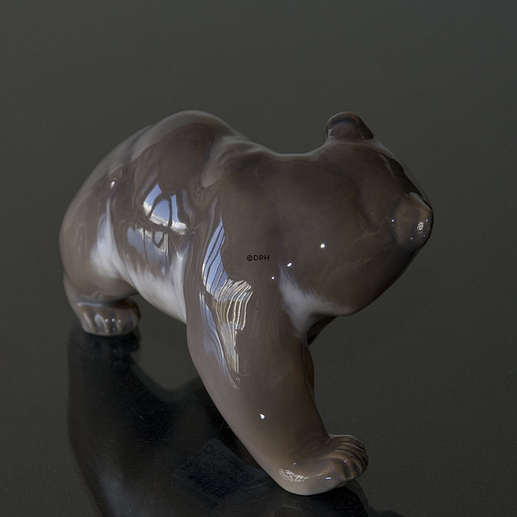 Braunbär, zu Fuß zur Seite schauend, Royal Copenhagen Figur Nr. 2841