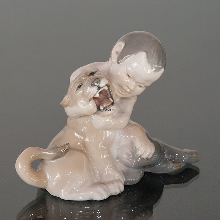 Satyr auf Löwenjungem, Royal Copenhagen Figur Nr. 2852