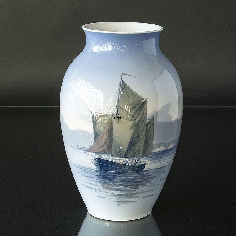 Vase mit Schiff auf dem Meer, Royal Copenhagen Nr. 2864-4044
