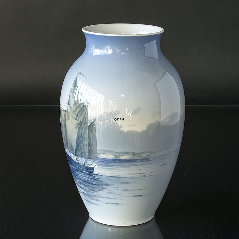 Vase mit Schiff auf dem Meer, Royal Copenhagen Nr. 2864-4044