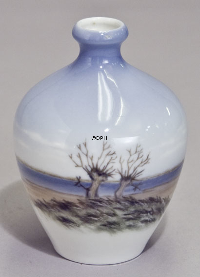 Vase mit Weide vor einem See, Royal Copenhagen Nr. 2893-396