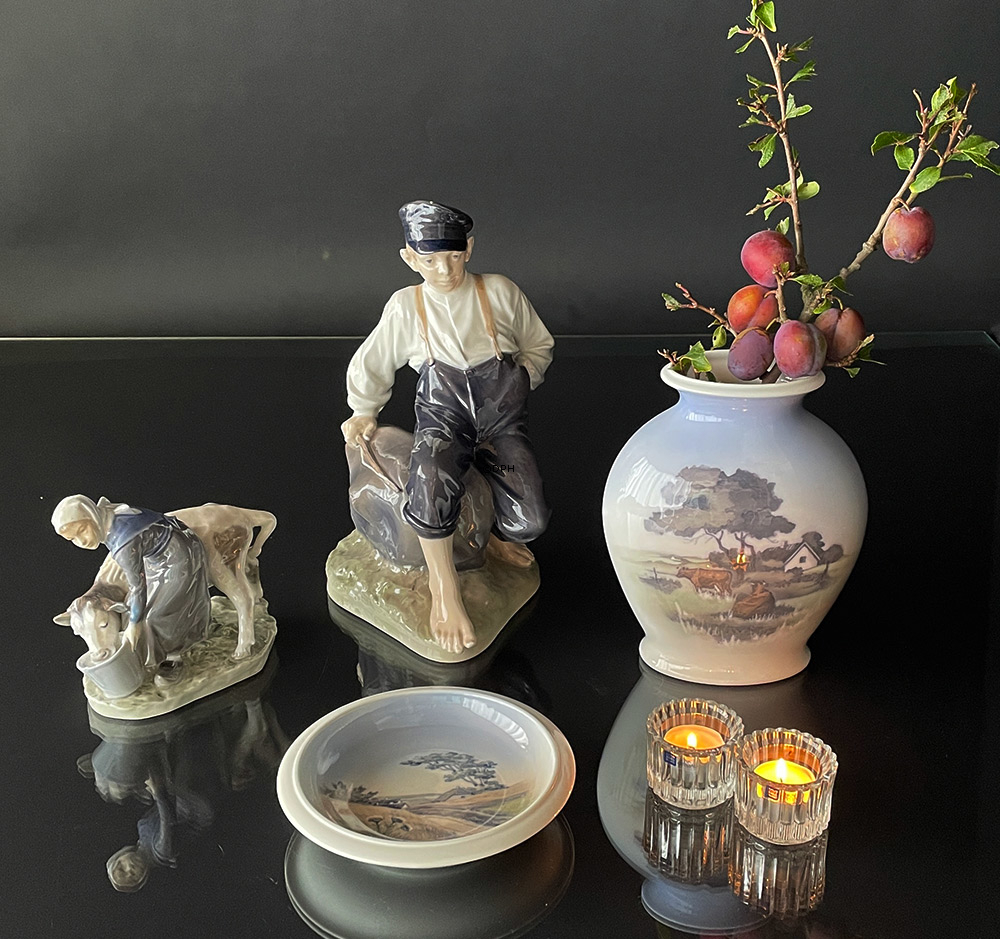 Schale mit Landschaft mit dem alten Häuschen in den Hügeln, Royal Copenhagen Nr. 2903-2559