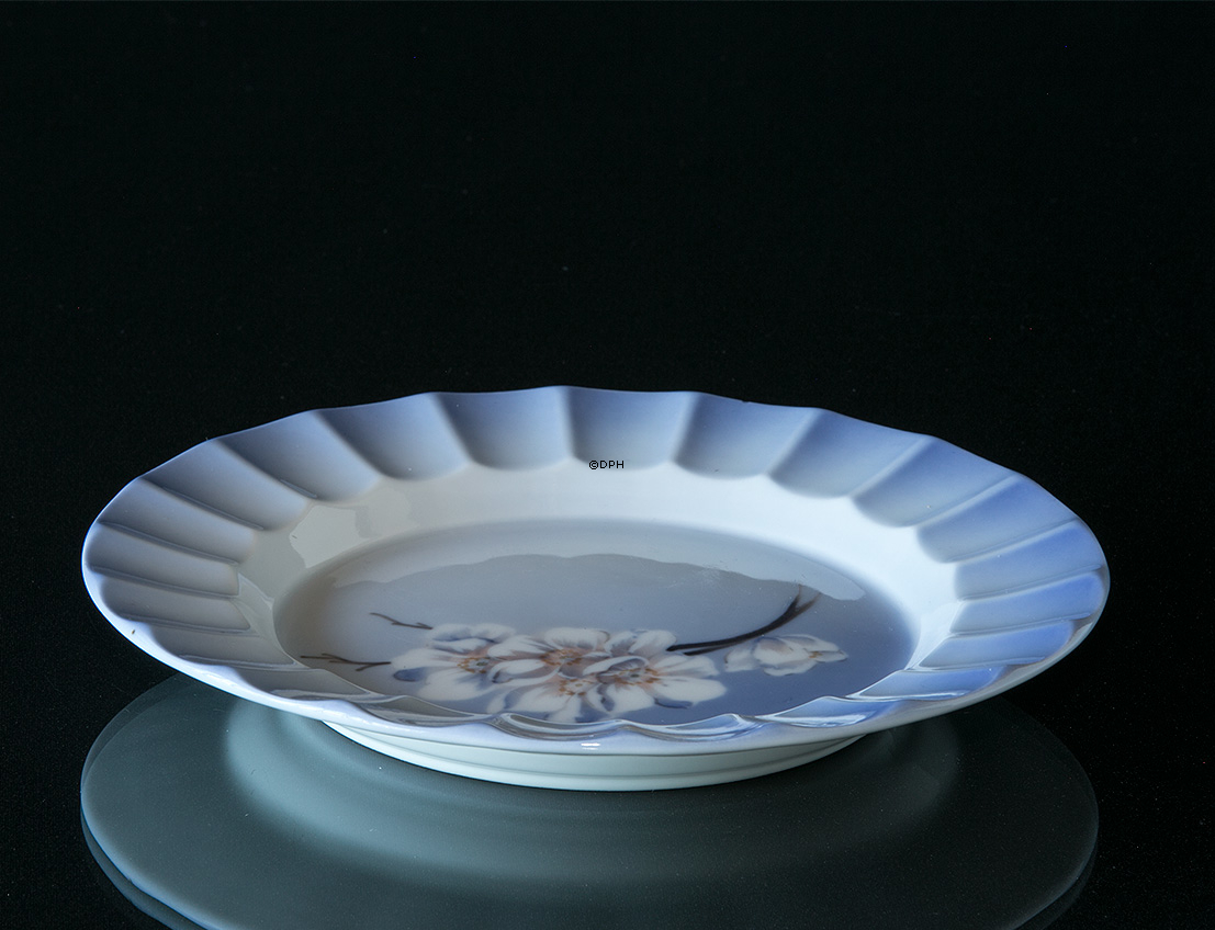 Schale mit Blume, Royal Copenhagen Nr. 2927-9932