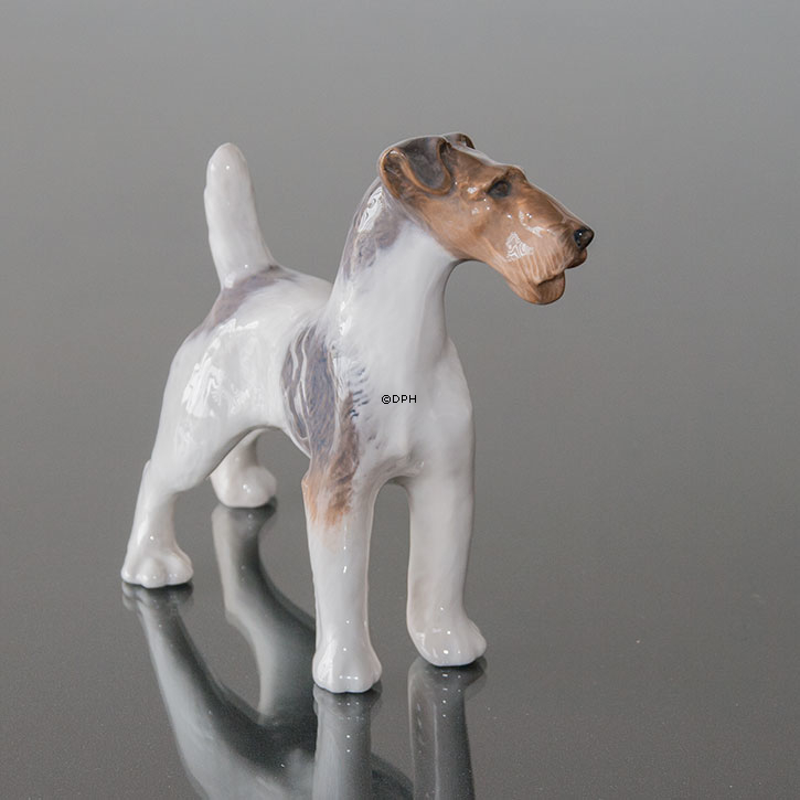Rauhaariger Terrier stehend, Royal Copenhagen Hundefigur Nr. 2967