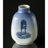 Vase mit Postmann auf Fahrrad von Royal Copenhagen Nr. 299011-5582