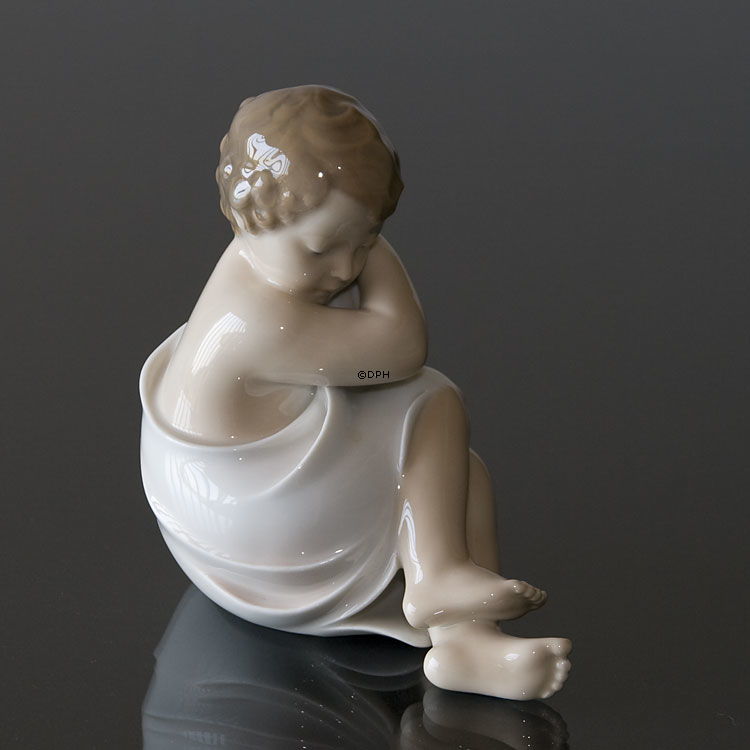 Rosenknospe sitzt zusammen gekräuselt, Royal Copenhagen Kind Figur Nr. 3009