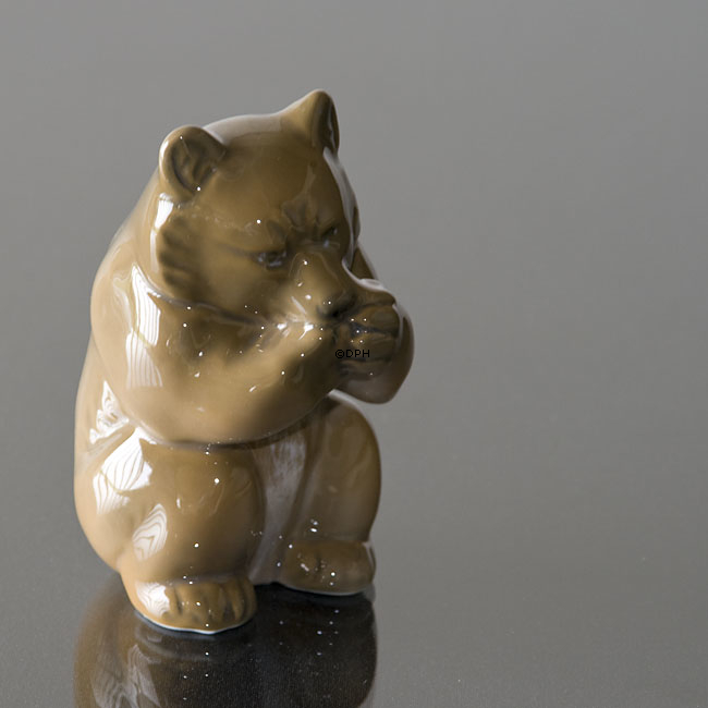 Braunbär, sitzend mit seinen Pfoten angehoben, Royal Copenhagen Figur Nr. 3014