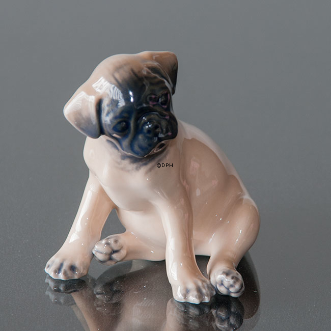 Boxer Welpe sitzt, Royal Copenhagen Hund Figur Nr. 3169