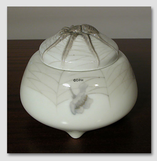 Bonbonniere mit Spinne auf Deckel, Royal Copenhagen Nr. 317-2460