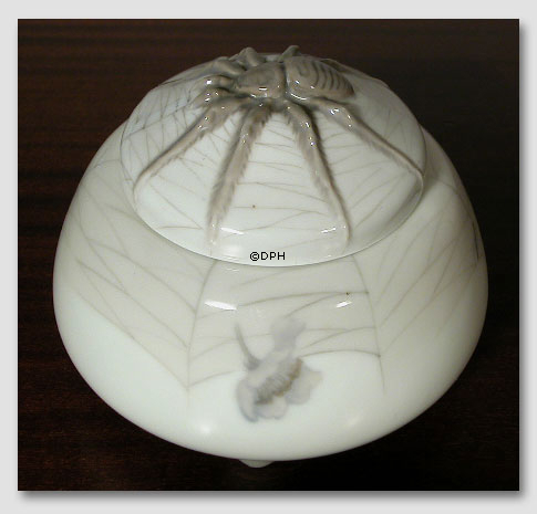 Bonbonniere mit Spinne auf Deckel, Royal Copenhagen Nr. 317-2460