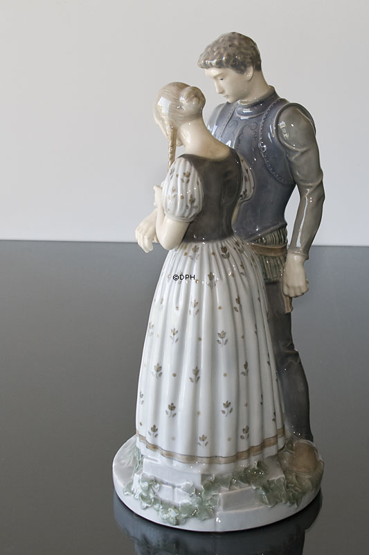 Ritter und Jungfrau, die seine Wunden verbindet, Royal Copenhagen Figur Nr. 3171