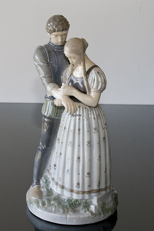 Ritter und Jungfrau, die seine Wunden verbindet, Royal Copenhagen Figur Nr. 3171