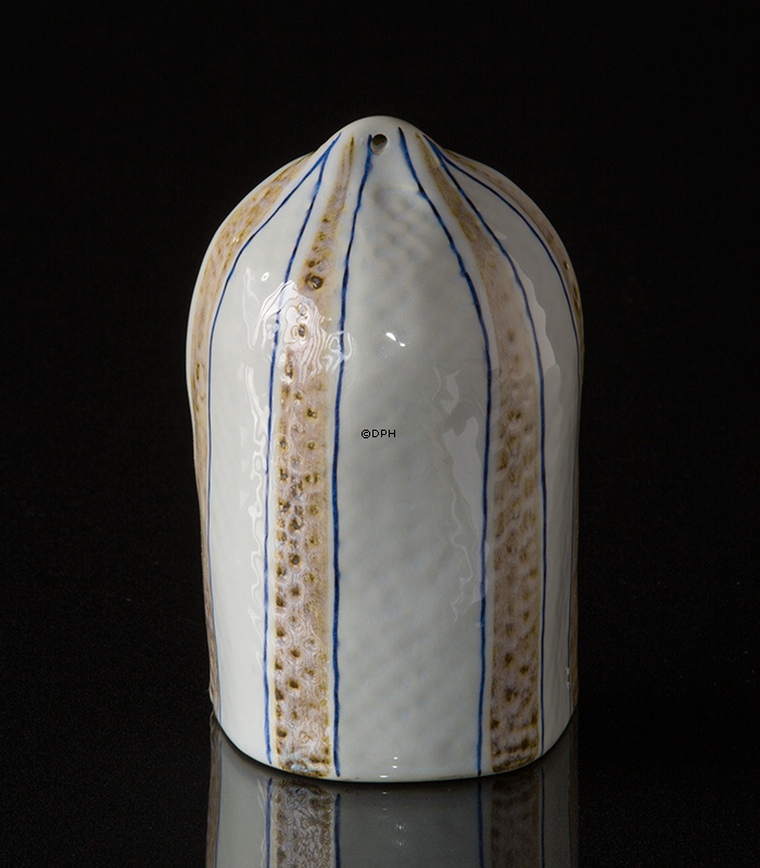 Junge in Korbstuhl Fayence Figur von Royal Copenhagen