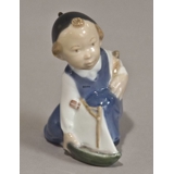Junge mit Schiff, der zukünftige Entdecker, Royal Copenhagen Figur Nr. 3272