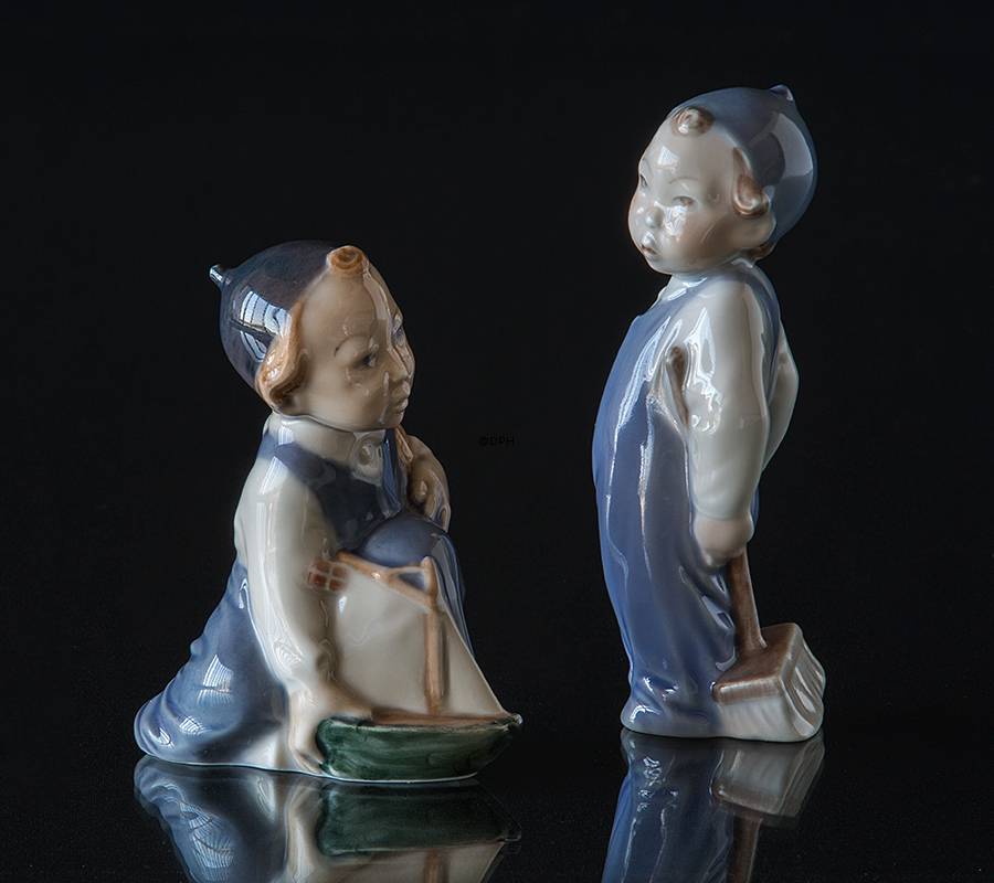 Junge mit Schiff, der zukünftige Entdecker, Royal Copenhagen Figur Nr. 3272