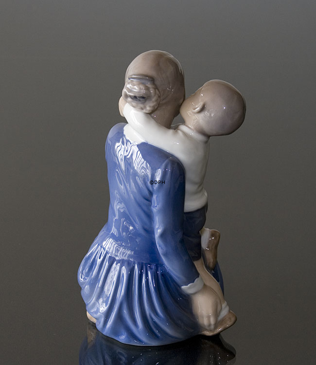 Mutter mit Kind, Royal Copenhagen Figur Nr. 3457