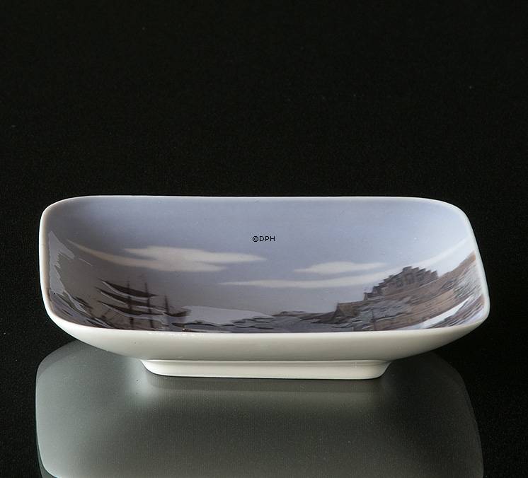 Schale mit dem Hafen in Middelfart, Royal Copenhagen Nr. 3530