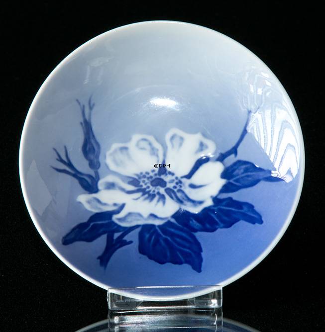 Schale mit Heckenrose, Royal Copenhagen Nr. 3611