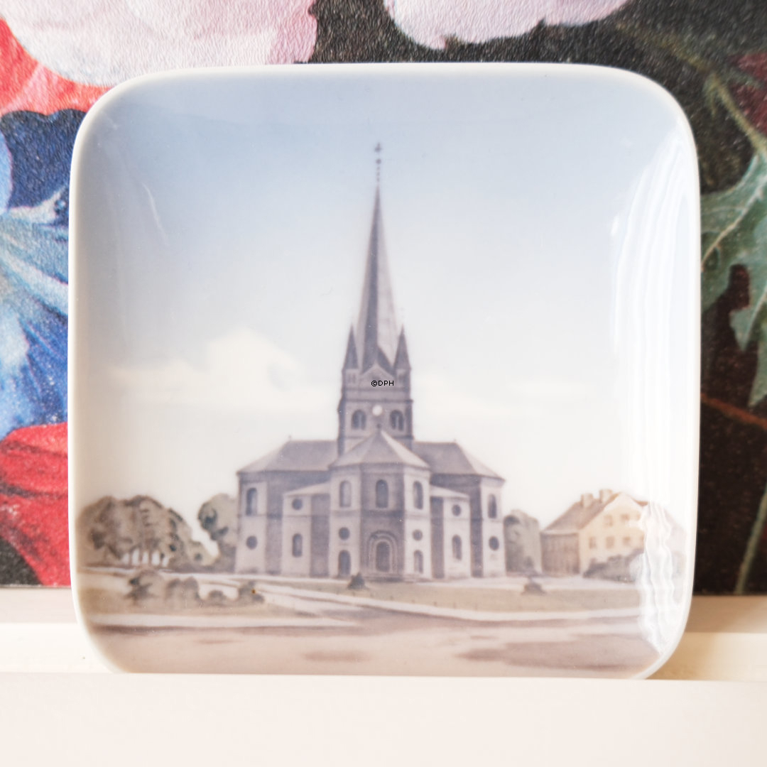 Schale mit Kirche in Frederikshavn, Royal Copenhagen Nr. 3660