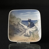 Schale mit Fanø Mädchen im Tracht, Royal Copenhagen Nr. 3674