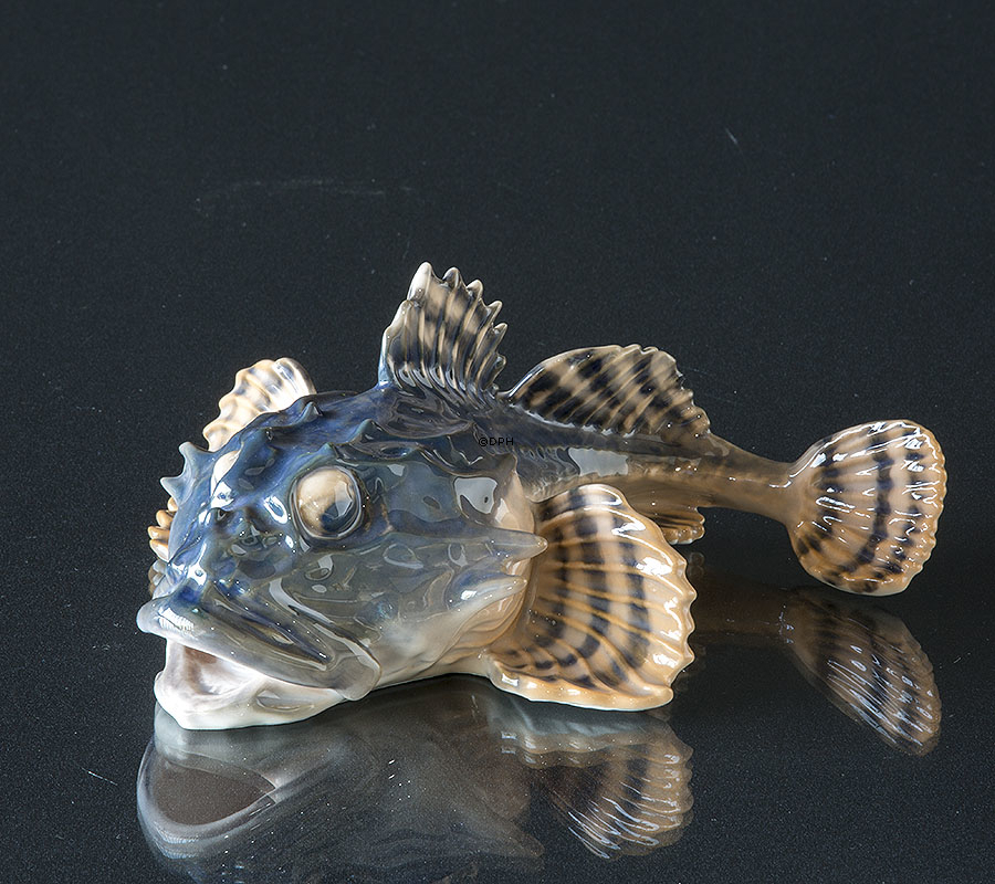 Ulk, Royal Copenhagen Fischfigur Nr. 371, Entwurf: Andresen (1894-1922) (mit sehr kleiner Reparatur an der Schwanzflosse)