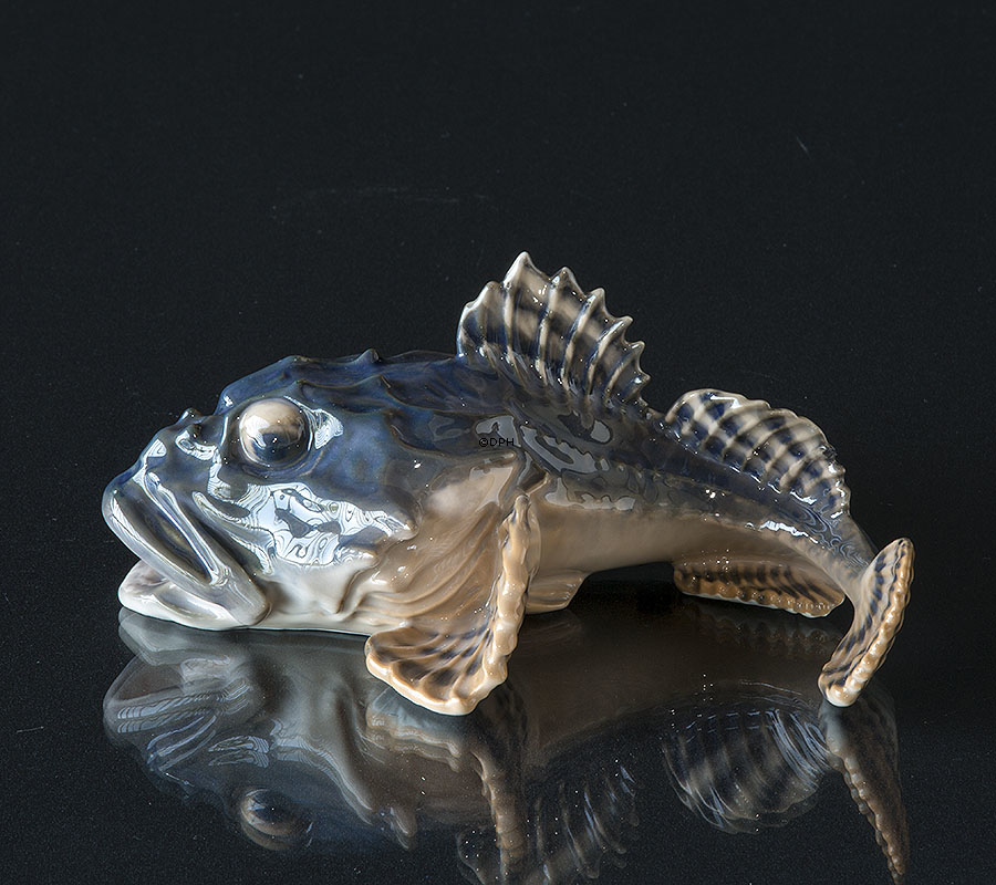 Ulk, Royal Copenhagen Fischfigur Nr. 371, Entwurf: Andresen (1894-1922) (mit sehr kleiner Reparatur an der Schwanzflosse)
