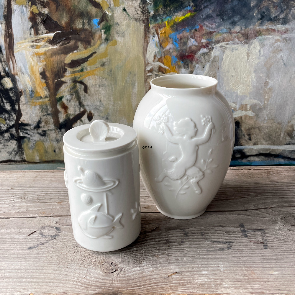 Weiße Vase Royal Copenhagen mit Cherub und Satyr Nr. 4119