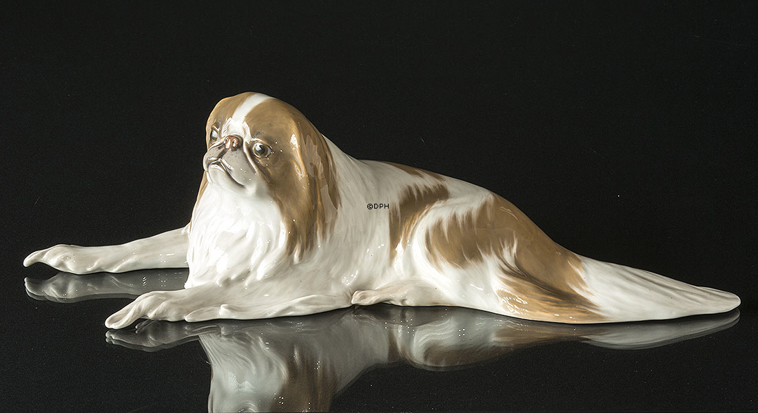 Pekinese, horizontal, GROSS Royal Copenhagen Hundefigur Nr. 1453-422 (1894-1922) - Hat einige braune Flecken