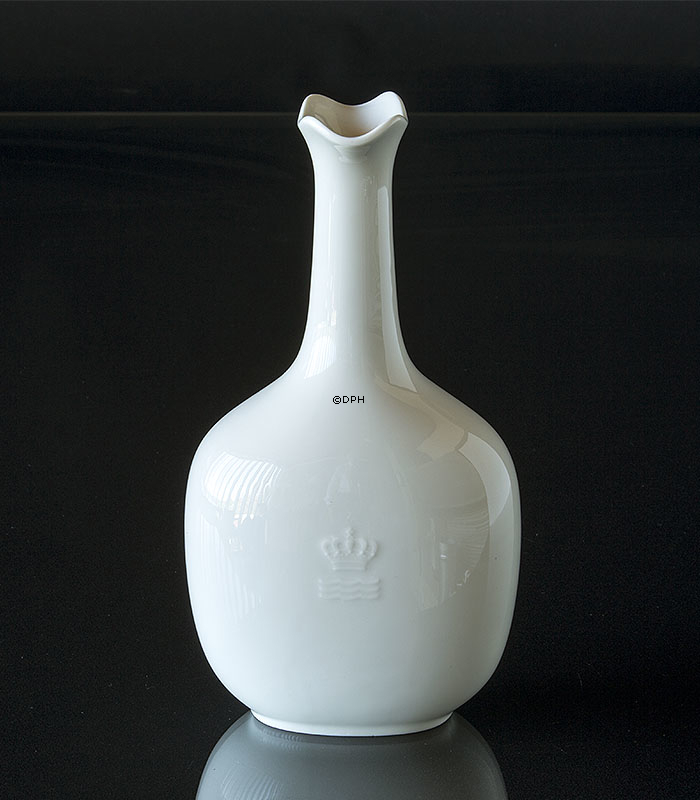 Weiße Vase Royal Copenhagen mit weig mit Blumen Nr. 4494