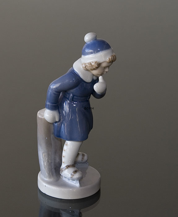 Mädchen geht Eislaufen, Januar, Royal Copenhagen monatliche Figur Nr. 4523