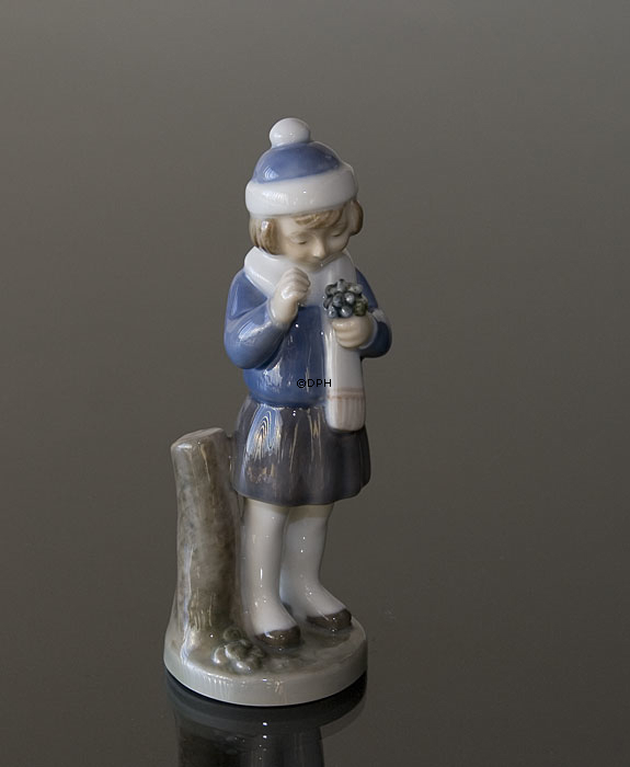 Mädchen mit kleinen Blumen, März, Royal Copenhagen monatliche Figur Nr. 4525